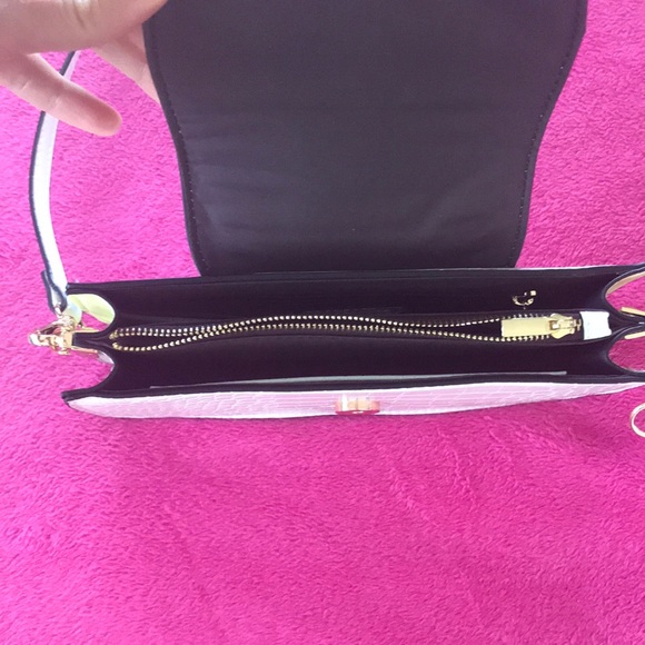 White alligator inspired evening bag - Picture 4 of 6